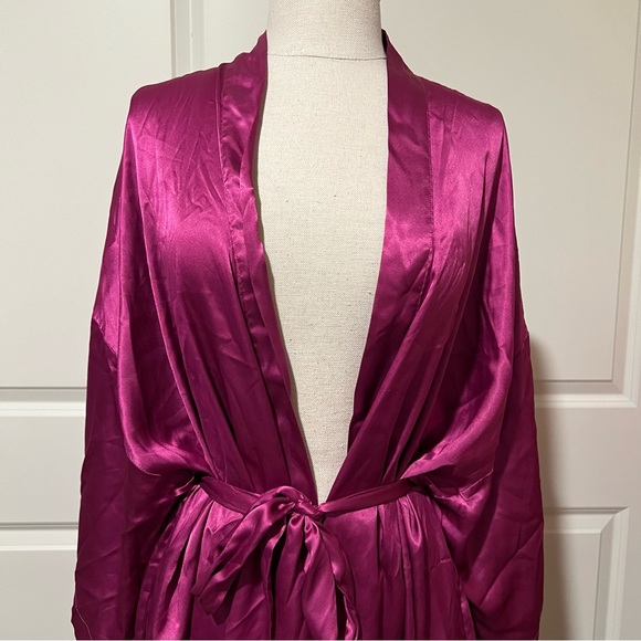 Victoria's Secret Plum Robe - Picture 2 of 4